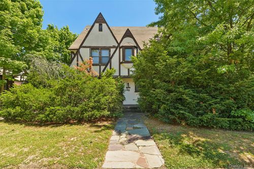 38 Cedarhurst Ave, Cedarhurst, NY, 11516-2142 | Card Image