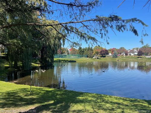 852 Linden Way, Auburn Hills, MI, 48326-3888 | Card Image