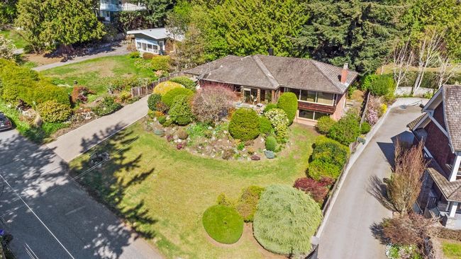 2665 Rosebery Avenue, House other with 4 bedrooms, 2 bathrooms and 2 parking in West Vancouver BC | Image 2