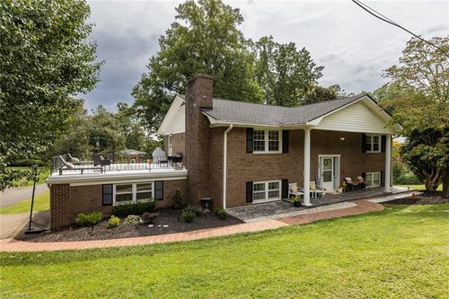 648 Knollwood Dr, Mount Airy, NC, 27030-2342 | Card Image