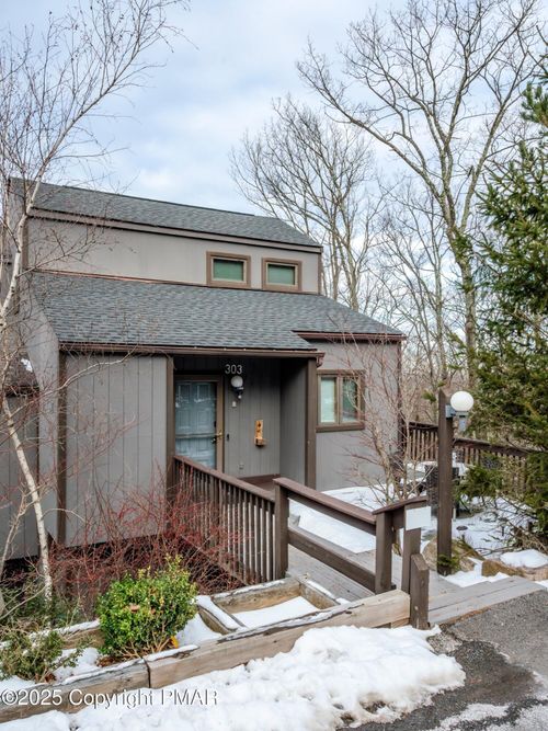 303 Cross Country Ln, Tannersville, PA, 18372-7897 | Card Image