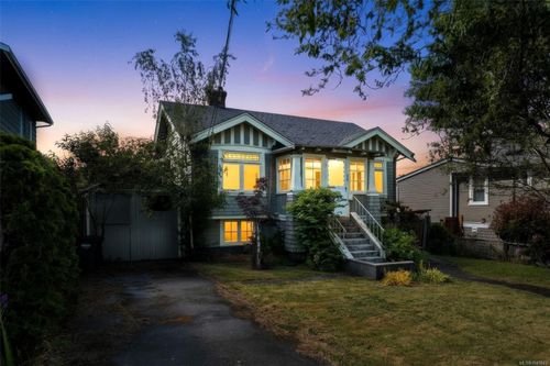 2960 Donald St, Saanich, BC, V9A1X8 | Card Image