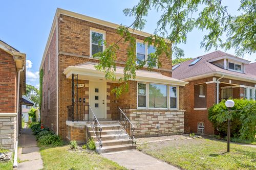 8647 S Kingston Ave, Chicago, IL, 60617-2440 | Card Image