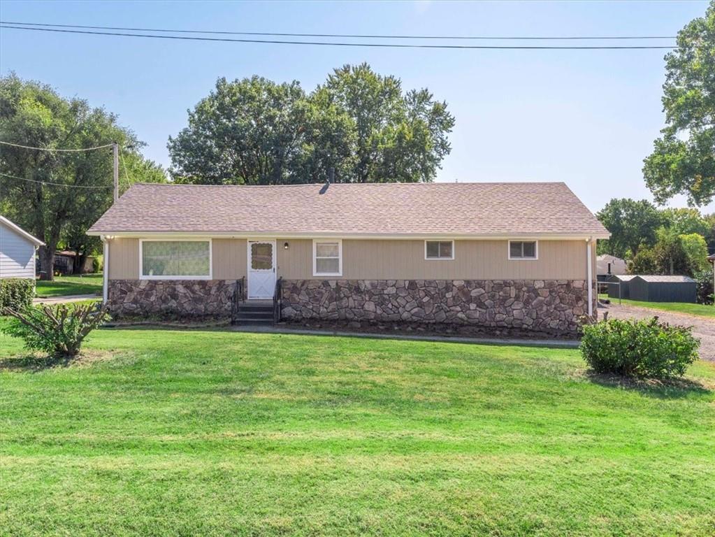 Pickett Rd, Saint Joseph, MO 64503