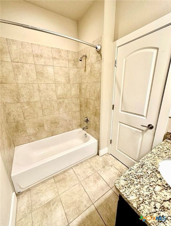 upstairs bathroom | Image 21