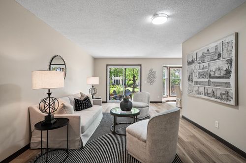 1940 Dupont Ave S, Minneapolis, MN, 55403-3035 | Card Image