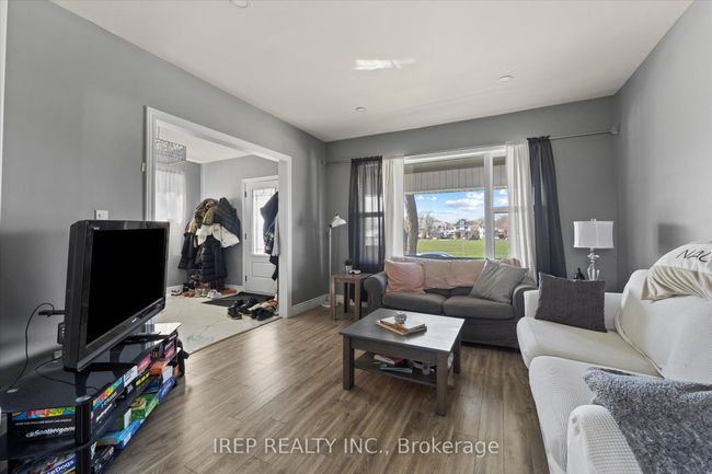 394 Crawford Ave, House other with 3 bedrooms, 1 bathrooms and 1 parking in Windsor ON | Image 5