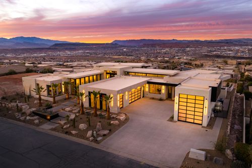 2031 E Pinnacle Dr, St. George, UT, 84790-7847 | Card Image