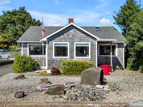 260 9th Ave, Seaside, OR, 97138-6125 | Card Image