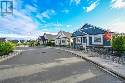 747 Briarwood Dr, House other with 3 bedrooms, 2 bathrooms and 2 parking in Parksville BC | Image 1