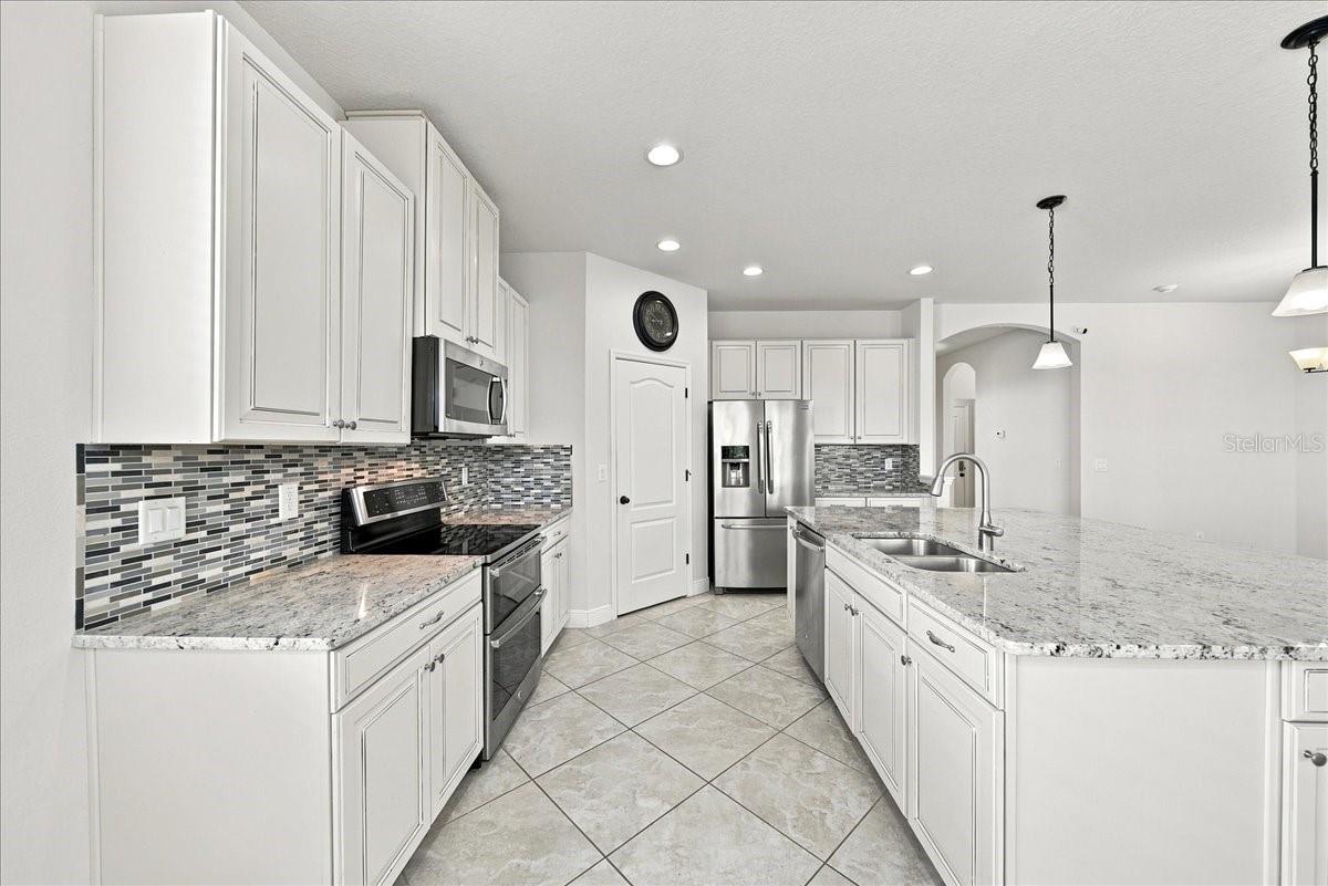 Residential in APOLLO BEACH 3