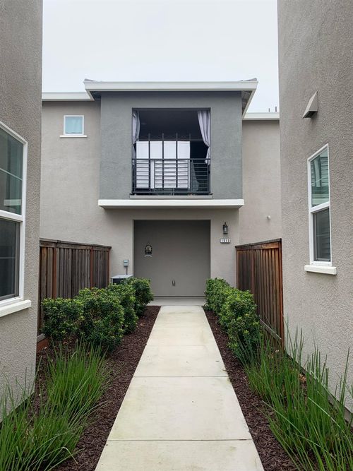 1513 Marina Dr, Lathrop, CA, 95330-8267 | Card Image