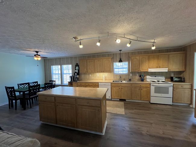 110 Oconee Dr, House other with 3 bedrooms, 2 bathrooms and 3 parking in Sparta GA | Image 4