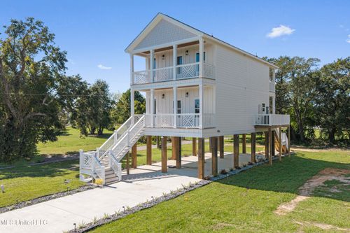 135 Cedar St, Biloxi, MS, 39530-4738 | Card Image