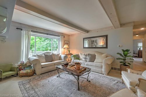 1072 Willow Ln, Howell, MI, 48843-8535 | Card Image