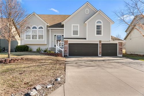 2349 Sw Feather Ridge Rd, Lee's Summit, MO, 64082-4085 | Card Image