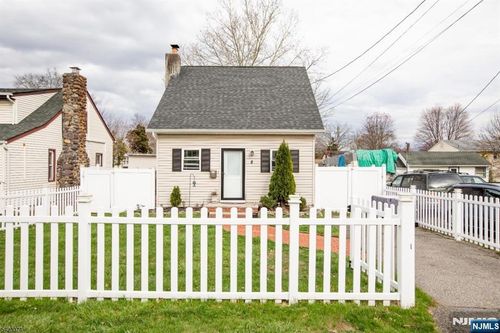 8 Navajo Ave, Lake Hiawatha, NJ, 07034-2709 | Card Image