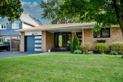 2221 Wyandotte Dr, Oakville, ON, L6L2T4 | Card Image
