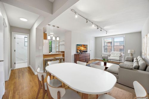 2k-25-34 Crescent St, Astoria, NY, 11102-2926 | Card Image
