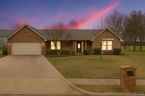 174 Parkhill Pl, Bartlesville, OK, 74006-9113 | Card Image