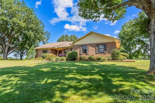 402 Catawba St, Morganton, NC, 28655-6156 | Card Image