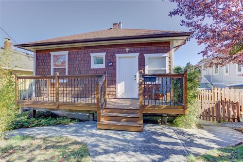 58 Pine St, Nanaimo, BC, V9R2B2 | Card Image
