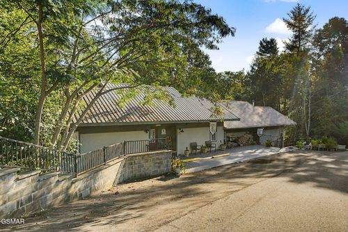 units-1-and-2-549 Johnson Ln, Gatlinburg, TN, 37738-5918 | Card Image