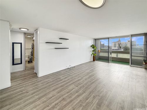 apt-705-1212 Punahou St, Honolulu, HI, 96826-1021 | Card Image