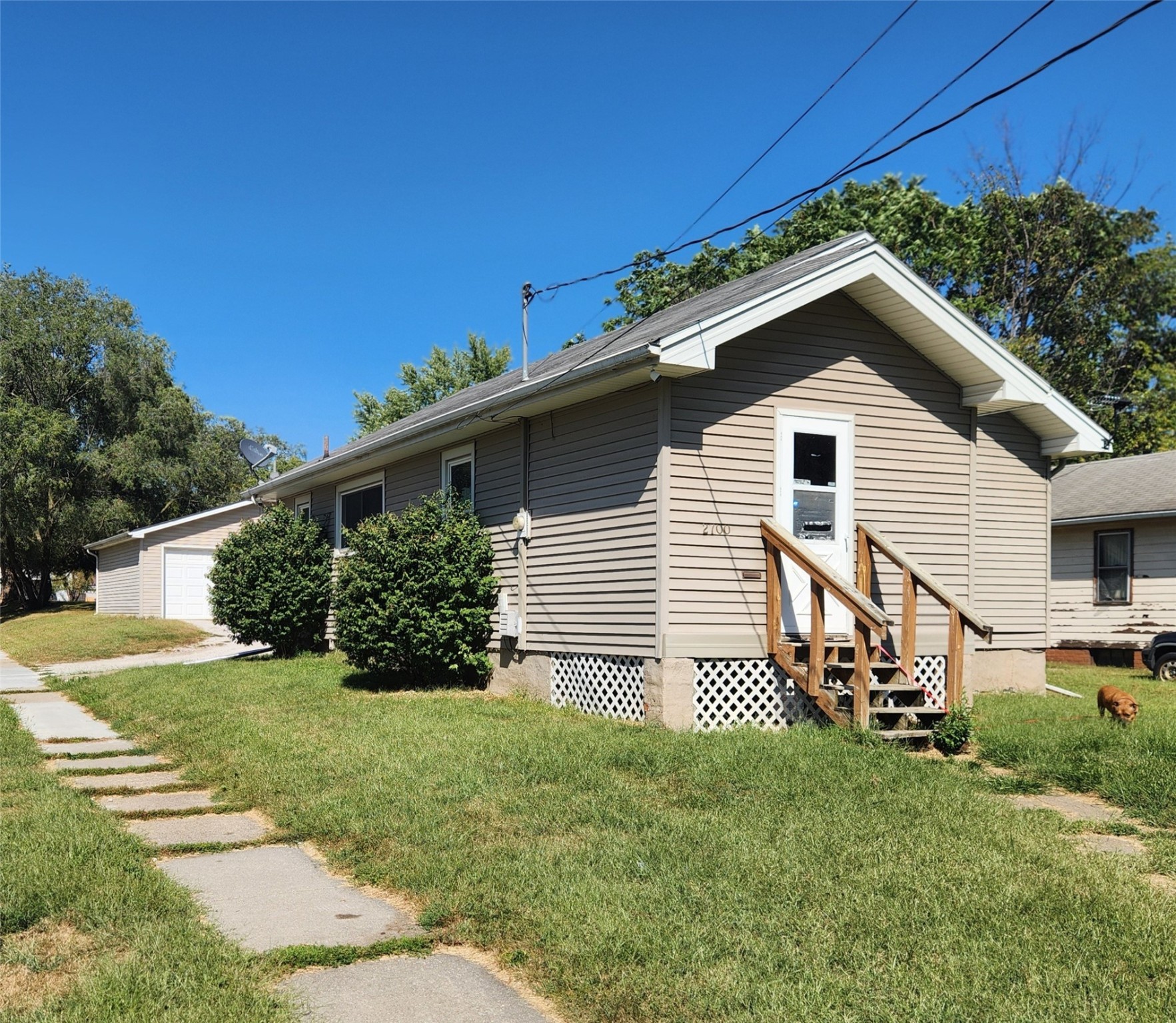 Lyon St, Des Moines, IA 50317