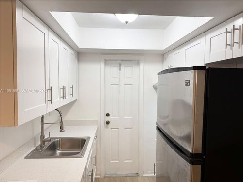 39-31 Nw 163rd St, Miami, FL, 33169 | Card Image