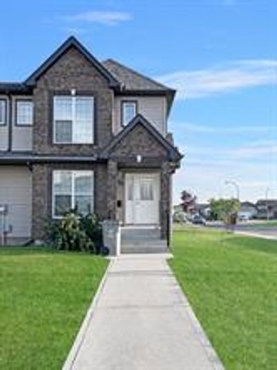 8835 96 Ave, Home with 3 bedrooms, 2 bathrooms and null parking in Grande Prairie AB | Image 1