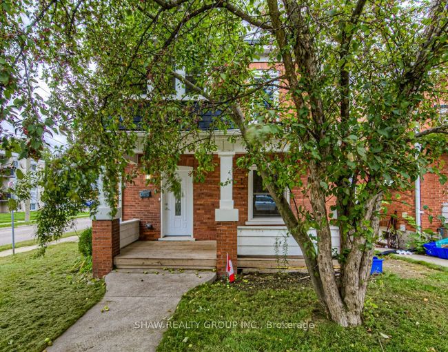 909 Moore St, House other with 3 bedrooms, 1 bathrooms and 2 parking in Cambridge ON | Image 4