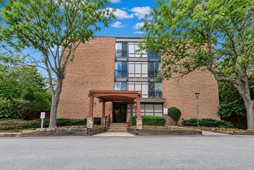 4f-1811 Four Lakes Ave, Lisle, IL, 60532-2913 | Card Image