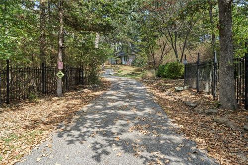 3192 E Township St, Fayetteville, AR, 72703-4438 | Card Image