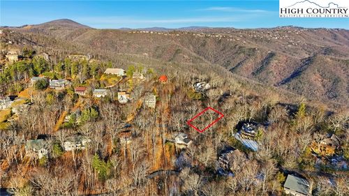 305 Mistyt Ridge Lane, Blowing Rock, NC, 28605 | Card Image