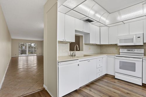 apt-o3-2006 Granada Dr, Coconut Creek, FL, 33066-1152 | Card Image
