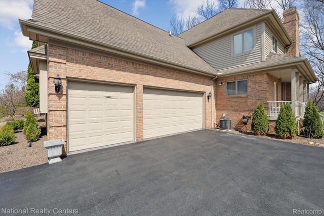 3 Car Garage | Image 30