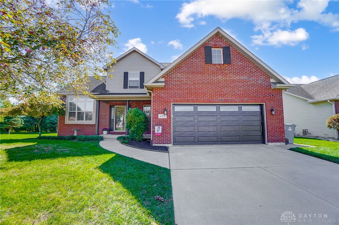 Clover Hill Dr, Tipp City, OH 45371