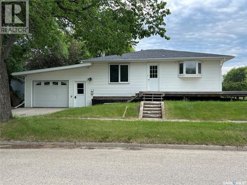 516 First Ave E, Lampman, SK, S0C1N0 | Card Image