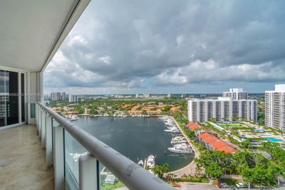 2104 - 21055 Yacht Club Dr, Condo with 2 bedrooms, 2 bathrooms and null parking in Aventura FL | Image 2