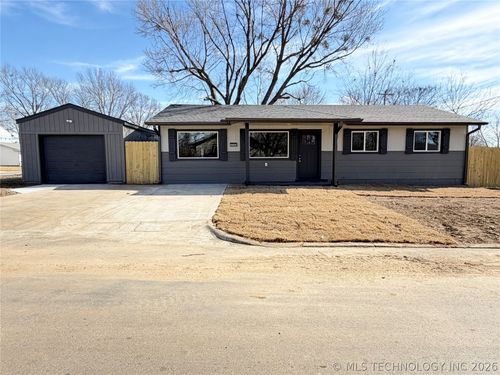 2203 S Poplar St, Sapulpa, OK, 74066-7034 | Card Image