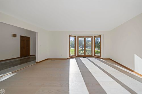 52522 Charing Way, Shelby Township, MI, 48315-2547 | Card Image