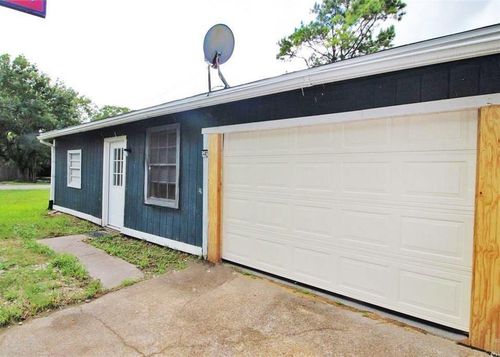 1-2460 W Shane St, Alvin, TX, 77511-4200 | Card Image
