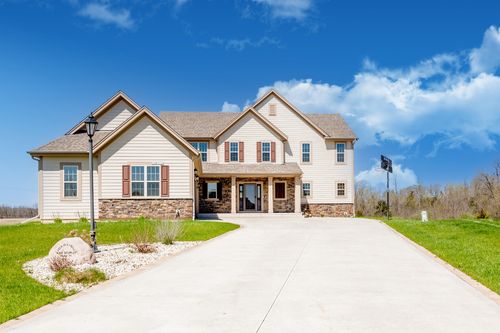 N88W18648 Duke St, Menomonee Falls, WI, 53051 | Card Image
