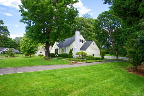 18 Old Farm Rd, Roslyn Heights, NY, 11577-1831 | Card Image