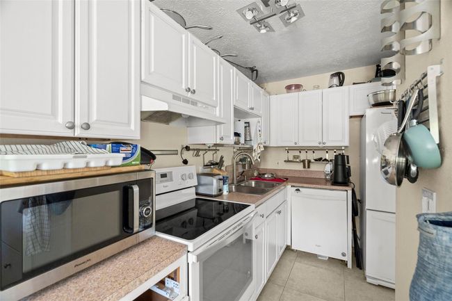 UNIT-101 - 13684 Orange Sunset Dr, Condo with 1 bedrooms, 1 bathrooms and null parking in TAMPA FL | Image 5