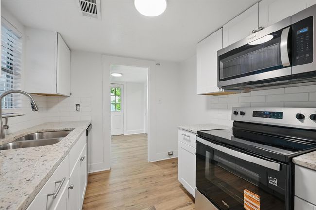 906 E Houston St, House other with 2 bedrooms, 1 bathrooms and null parking in Sherman TX | Image 9