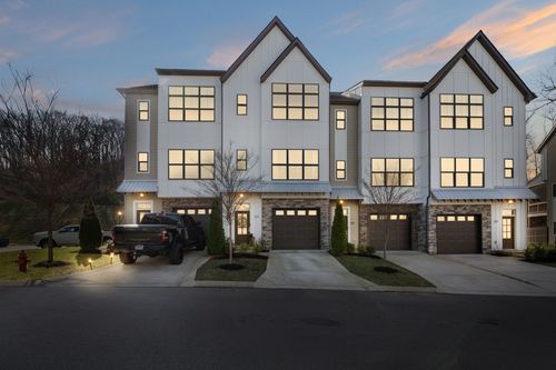 203 Stonecrest Cir, Nashville, TN, 37209-5272 | Card Image