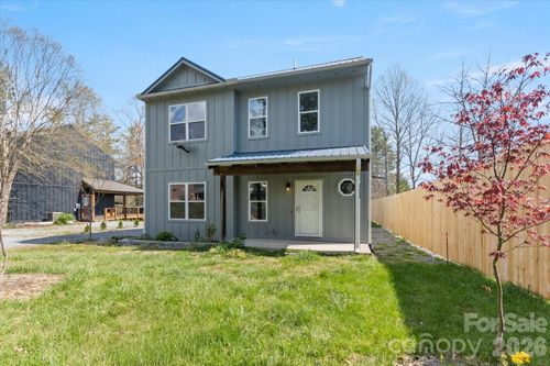 84 Poplar St, Brevard, NC, 28712-3358 | Card Image