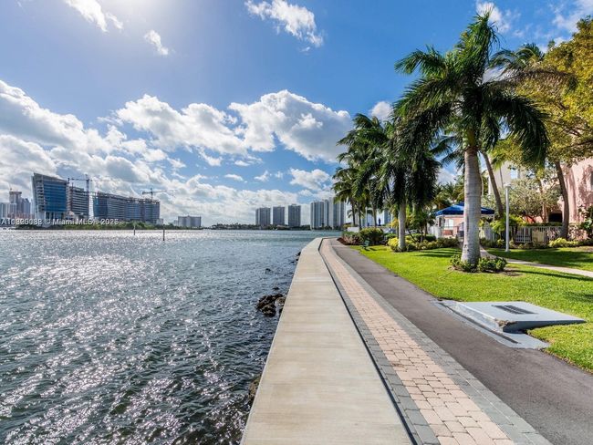 APT-102 - 3370 Ne 190 Th St, Condo with 2 bedrooms, 3 bathrooms and null parking in Aventura FL | Image 7